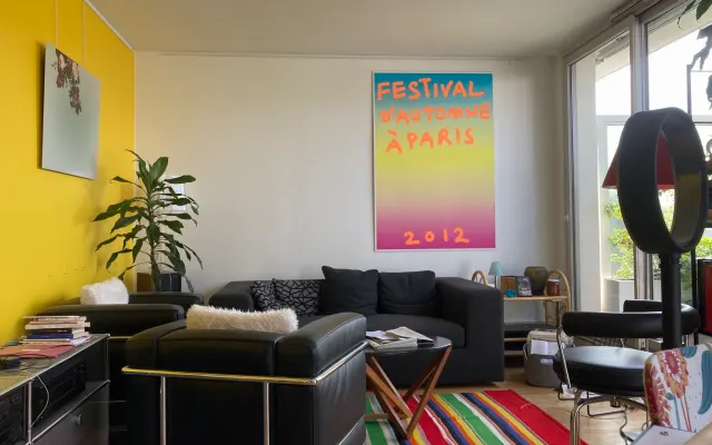 Schlafsofa am Fuße des Montmartre oder geteiltes Zimmer