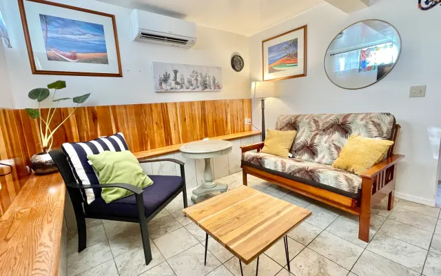 Small 1b unit in the Beach Front House. Great location.
