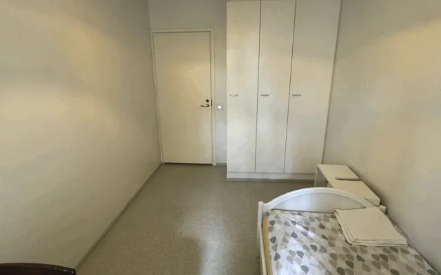 Schöne Wohnung in der Ostseite der Stadt. Metro ist 10 Minuten zu Fuß