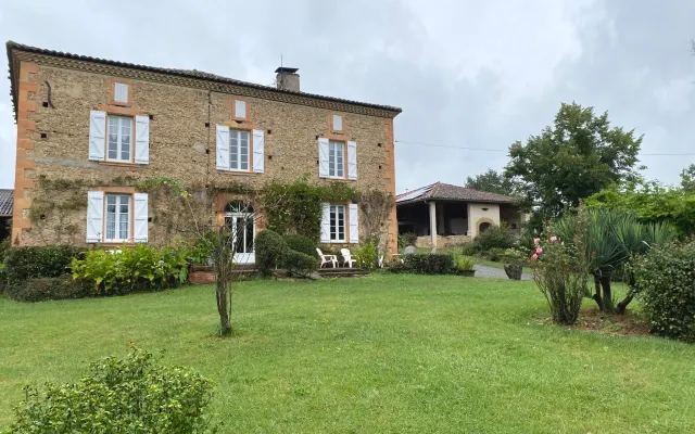 Domaine Gîte LE MARQUES, alojamento e pequeno-almoço ou casa de campo