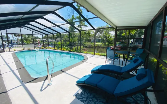 Tranquil Canal home w/ direct gulf access ramp, dock, kayaks & bikes