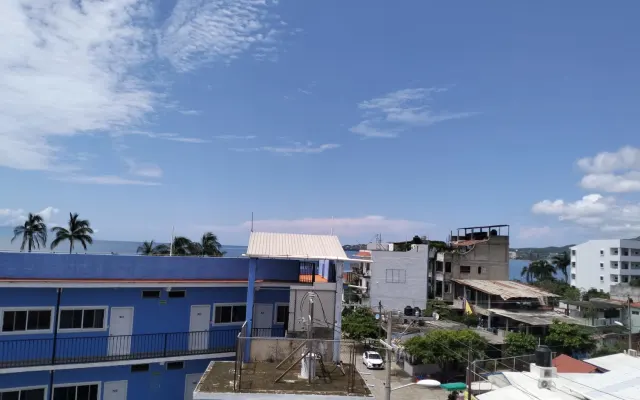 Two Bedroom place by the beach with a sofa bed, 2 bath & full kitchen.