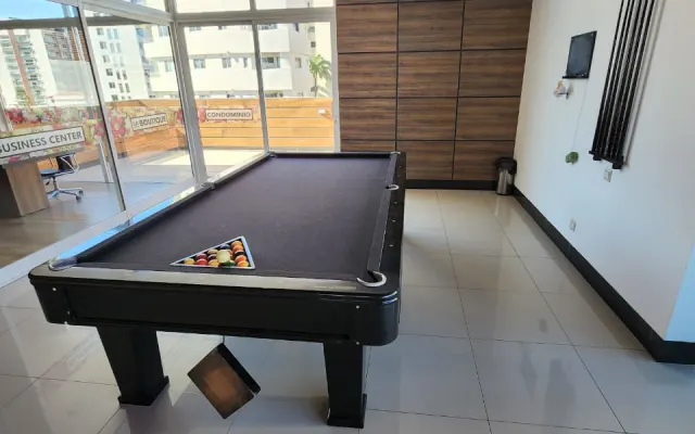 Schöne Wohnung in der luxuriösesten Gegend der Stadt, mit Schwimmbad.