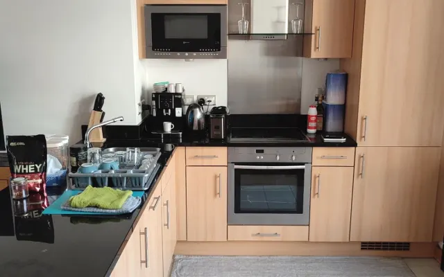 Room in apartment in well-served area, 2km walk from TempleBar