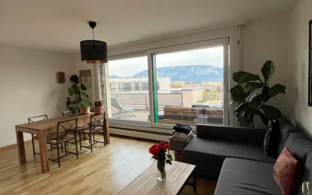 Wohnung mit Terrasse und Bergblick