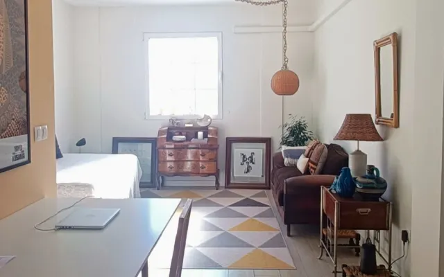 Quarto privado em frente ao Parque Cabecera junto ao centro da cidade