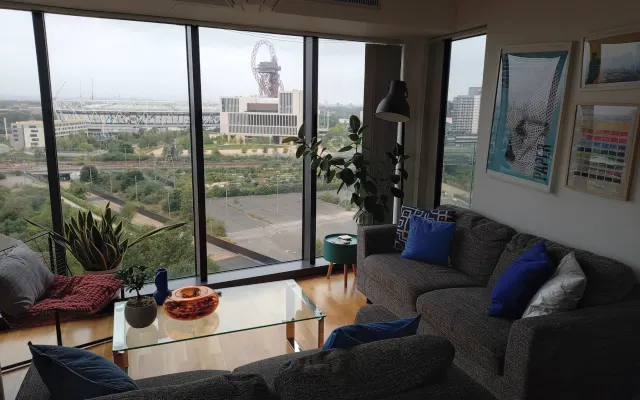 Private double room with balcony in East London