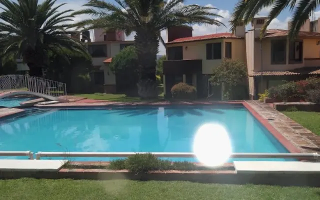 Casa amplia con alberca compartida - copiar 01