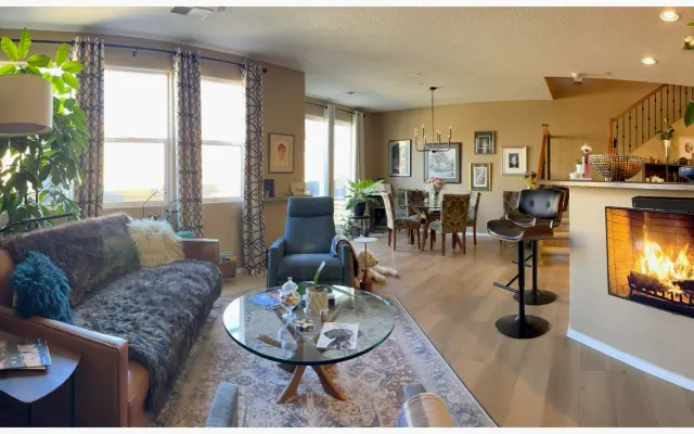 Luxury townhouse in a gated community in the center of the city.