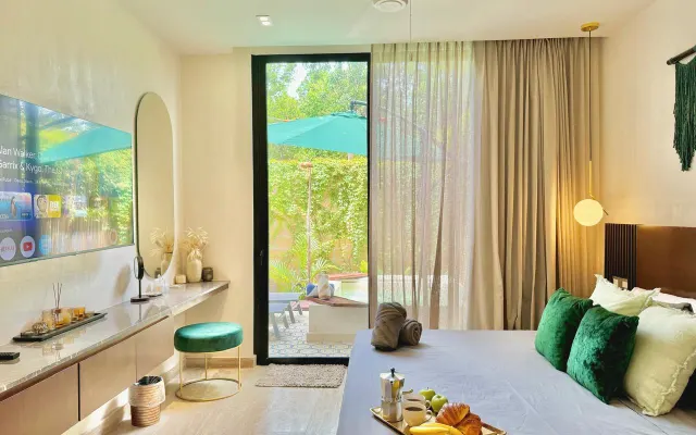 1 bedroom with private pool, great location on Coba Av.