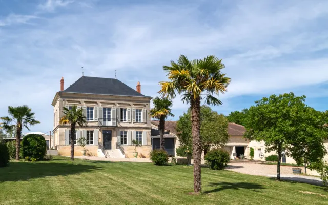 Maison d'hôtes de caractère au cœur des vignes, près de Bordeaux