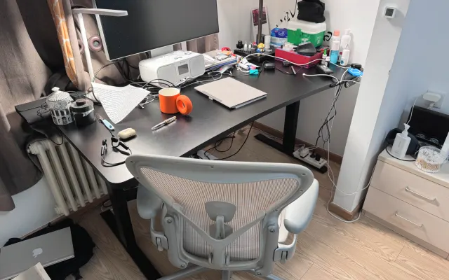 Habitación privada, cerca del aeropuerto de la capital y del metro