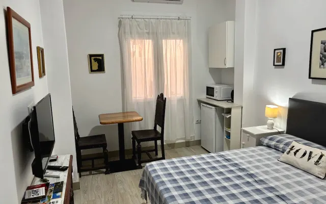 ZIMMER MIT PRIVATEM BAD IN CENTRO DE MÁLAGA (SOHO)