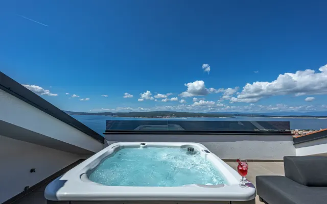 A wonderful villa with private Pool, Jacuzzi and sea view