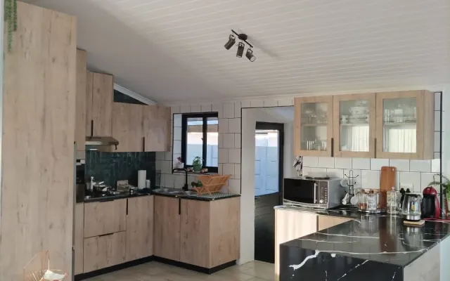 Casa in un sobborgo vicino al centro città, al Waterfront e alla Table