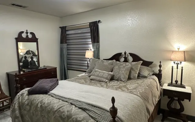 Beautiful Room in downtown Riverside