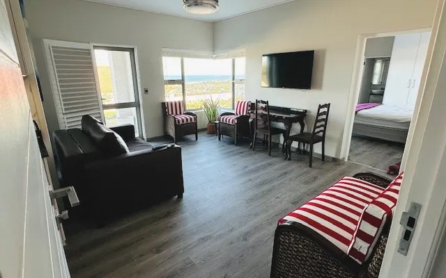 Two bedroom apartment as part of my house. Huge garden 420 friendly.