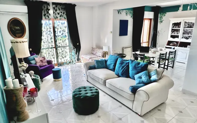 Seb's Wohnung mit Sonne & Farben, Wi-Fi, AC, Smart TV, 10min von...