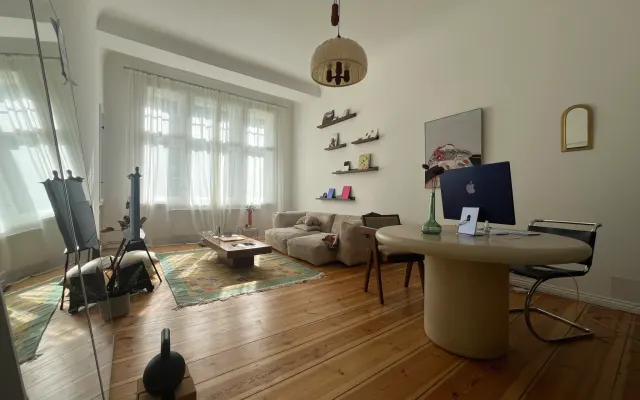 Apartamento luminoso, acolhedor e arrumado perto do canal.