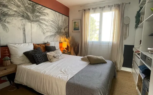 Private room or apartment (depending on dates) near city center.