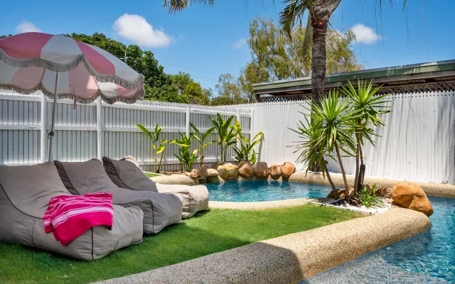 3 palms private lagoon pool villa