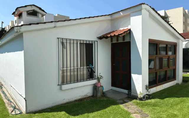 Bungalow con habitación privada, acceso a alberca y jardín