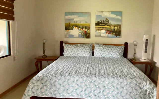Appartement bohochique dans un village de forêt tropicale calme et...