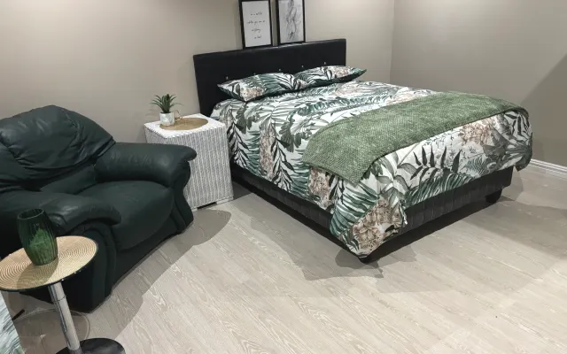 Moderne und stilvolle ruhige Bachelor-Wohnung.