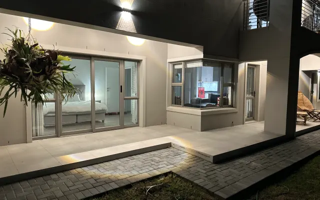 Beautiful flat beneath my house
Can be a 1 bedroom 1 bathroom flat ..