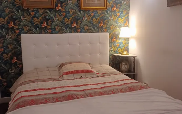 Small Parisian apartment. At the foot of Montmartre. Near subway and...