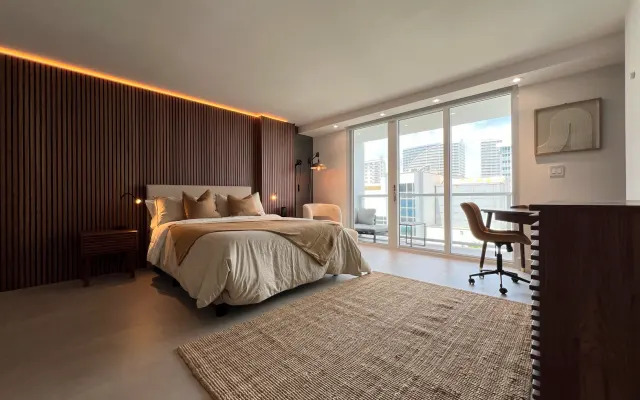 Luxury Oceanfront Condo in Fort Lauderdale Beach!