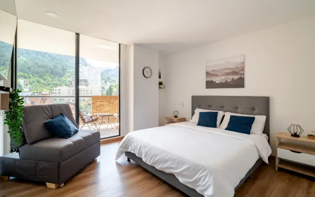 Modernes Loft mit Blick auf das Zentrum und Monserrate