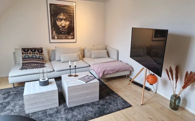 Belle chambre dans le centre ville, derrière le bâtiment il y a un...