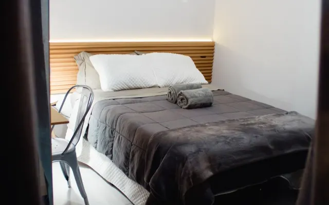 Centrally located 3 bedroom apartment. Surveillance 24/7
