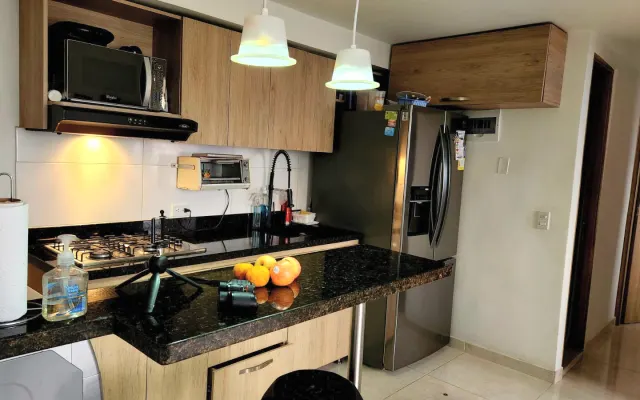 Cómoda habitación en apartamento pequeño con vista