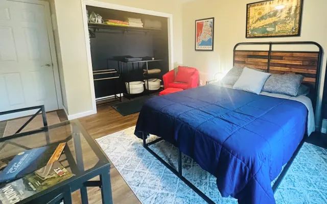 Clothing Optional: Private room/bath, near beach & Fire Island Ferry
