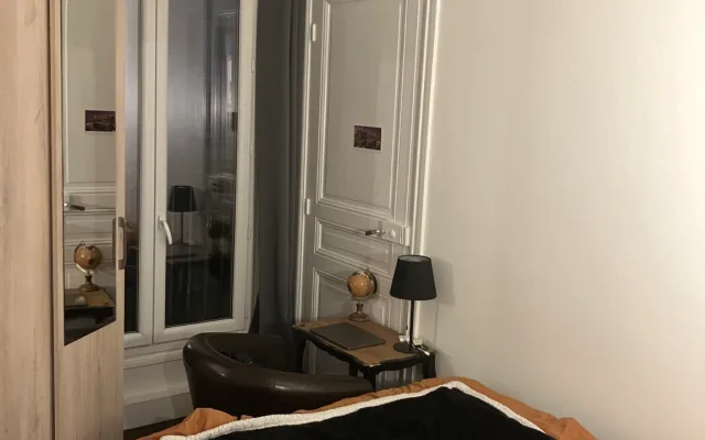 Bonito piso antiguo con molduras y parquet - Centro de París