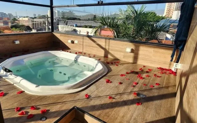 Casa tripla a Morumbi con Jacuzzi