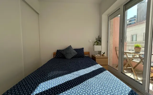 Zimmer mit Balkon und eigenem Bad in Marquês de Pombal