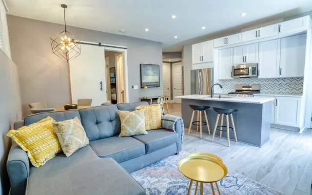 Enjoy a Full Kitchen in a Furnished 1-BR near Piedmont Park
