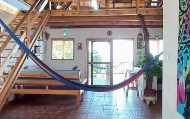 Hermosa casa-cabaña con vista al Océano