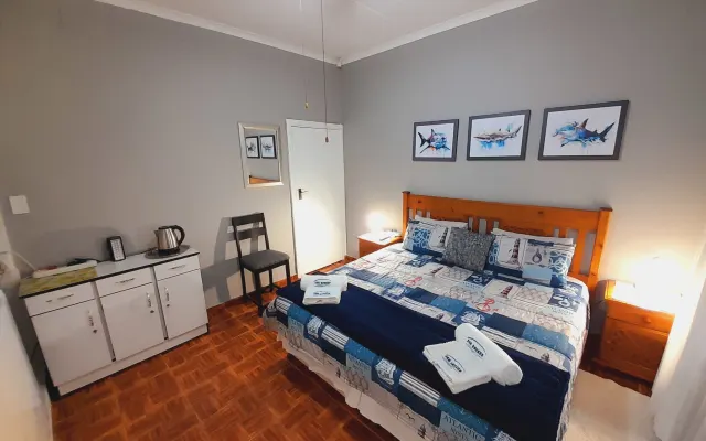 Studio near the beach and shops