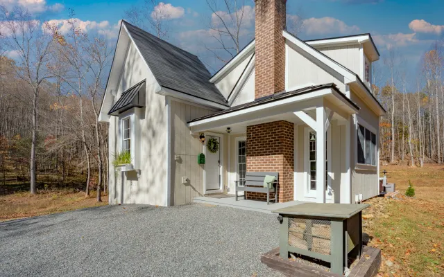 GAY COTTAGE IN THE WOODS
