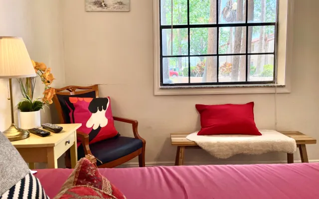 Charming New Studio - Minutes to Convention Center, Disney & Intl' Dr.