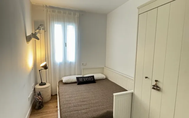 Acogedora habitación en el centro de Madrid con baño privado.