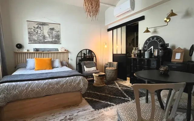 Chambre privée confortable au cœur de Sitges, à 7 minutes des plages