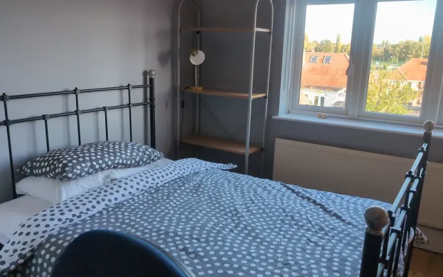 Room available near the city of Nottingham close to tram routes. - copy 01
