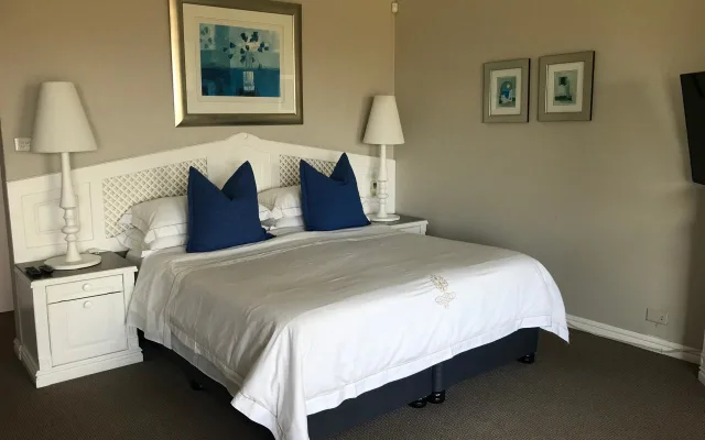 Studio Riverview Lodge avec une vue imprenable sur le fleuve et la mer.