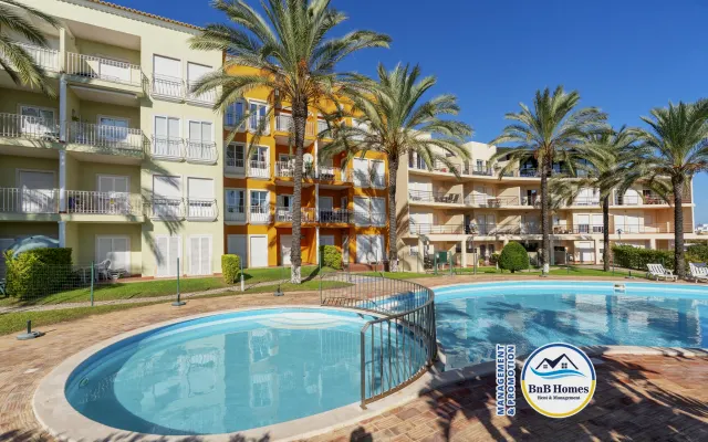 BnB Homes apartment with cory Terrace & Swimming pool