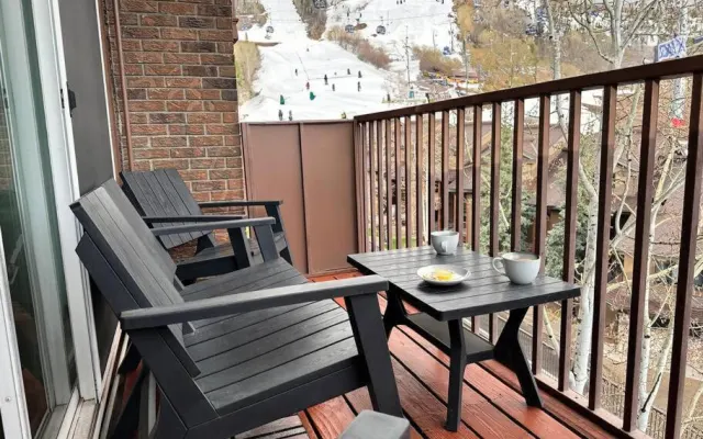 Ski In Ski Out,2 King Beds ,Hot Tub,Sauna, 5 Min Walk to Base, Private